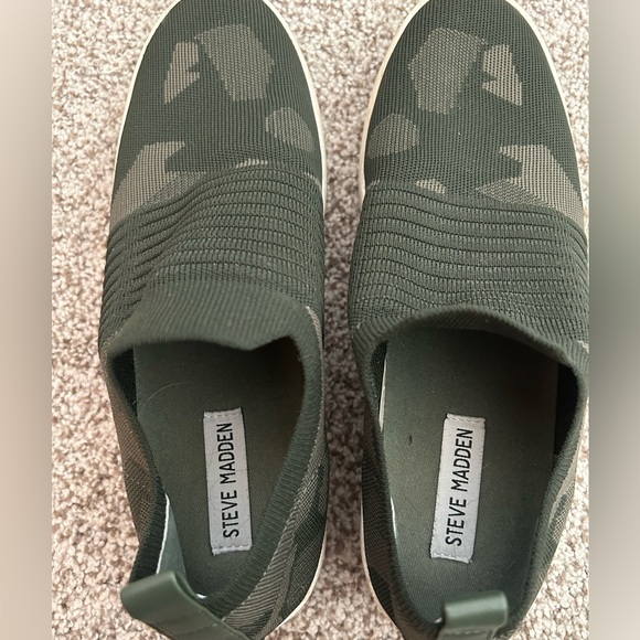Steve Madden Green Slip On’s - Picture 6 of 7